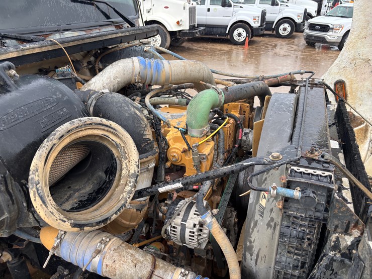 1998-freightliner-fl112-image-22