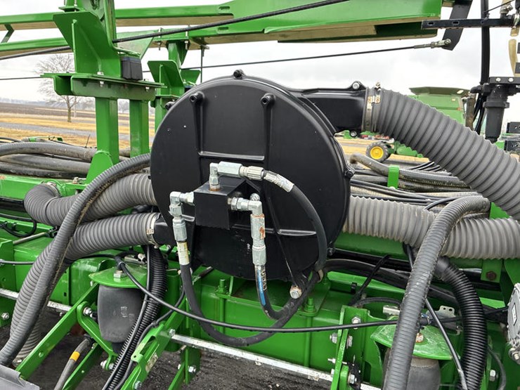 2019-john-deere-1775-image-96