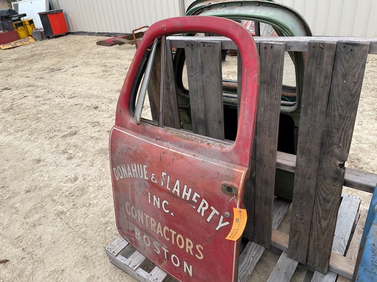 #4404-•-vintage-truck-door-image-1