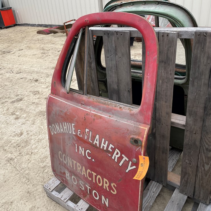 #4404 • Vintage Truck Door