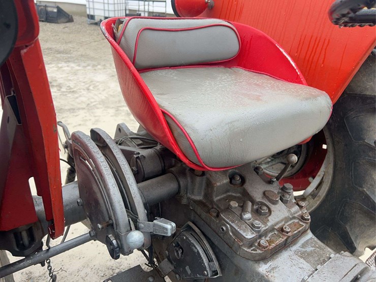 massey-ferguson-135-image-26