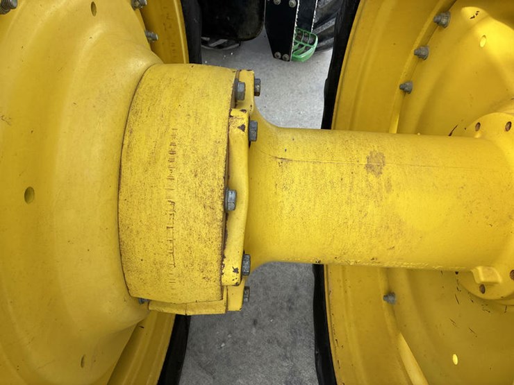 2013-john-deere-8335r-image-42