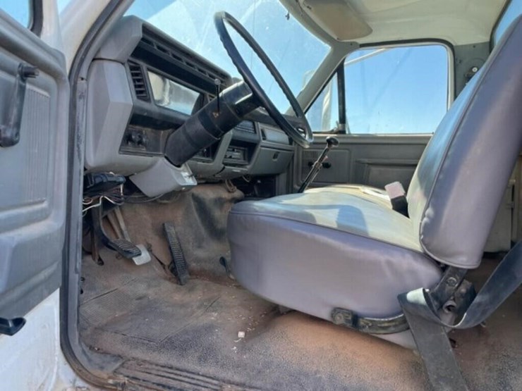 1996-ford-800-image-16