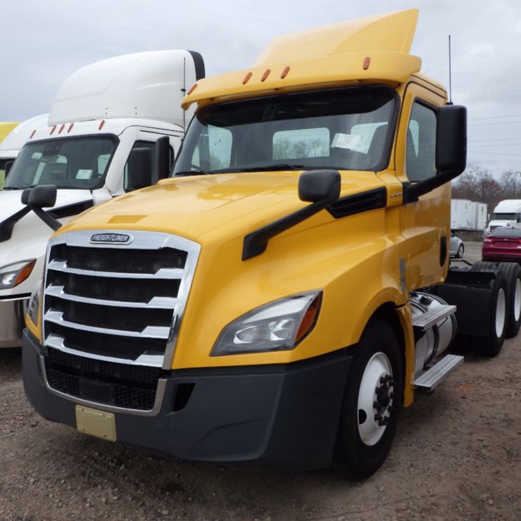 2020 FREIGHTLINER CASCADIA 126