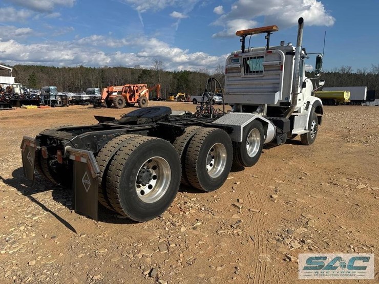 2017-international-hx620-image-10