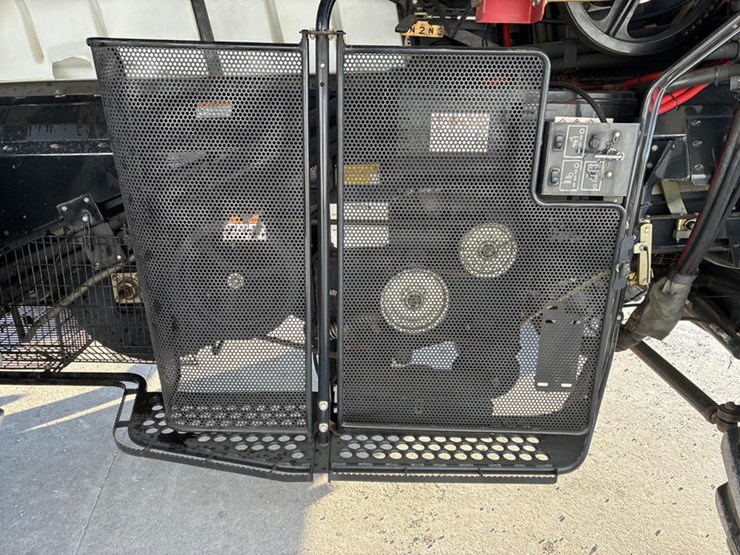 2010-case-ih-8120-image-61