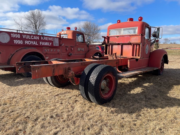 #4206-•-1951-mack-fire-truck-cab-and-chassis,-(no-title)-image-4