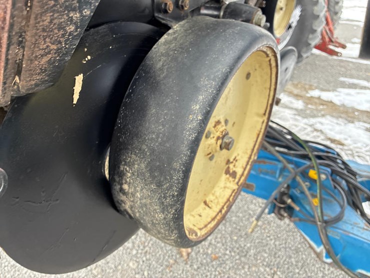 1997-kinze-2600-image-28