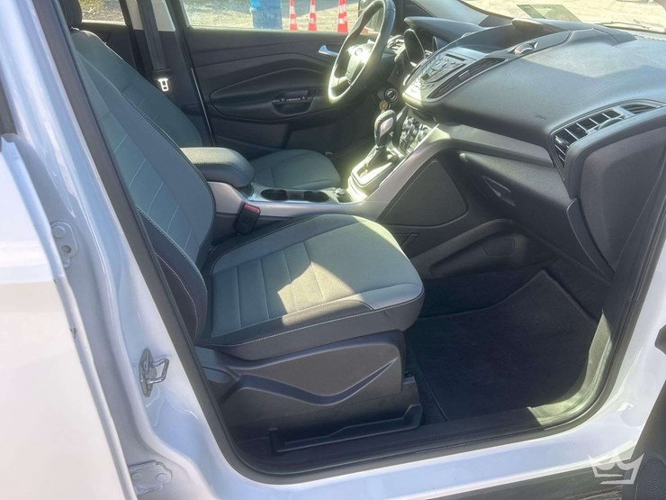 2016-ford-escape-image-27