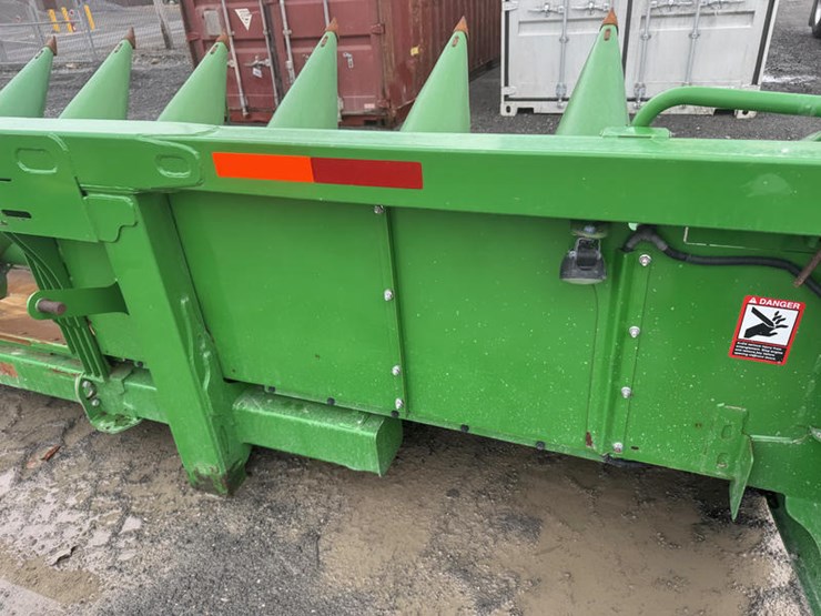 2013-john-deere-608c-image-16