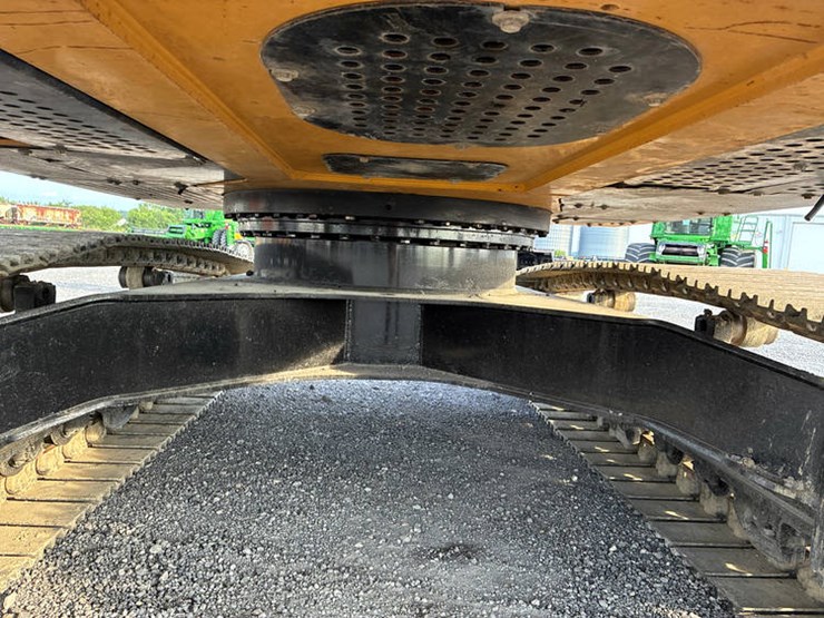 2021-deere-250g-lc-image-48