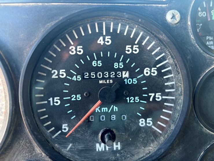 1993-mack-ch600-image-38