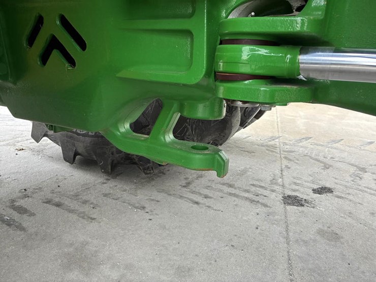 2025-john-deere-9r-590-image-22