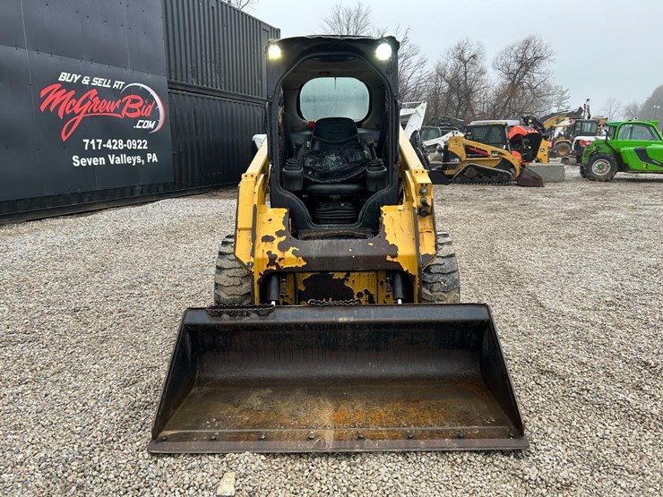 2019-caterpillar-242d-image-7