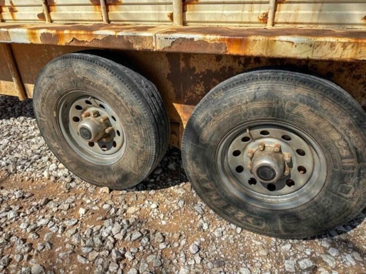 24’-x-6’-gooseneck-livestock-trailer-image-3