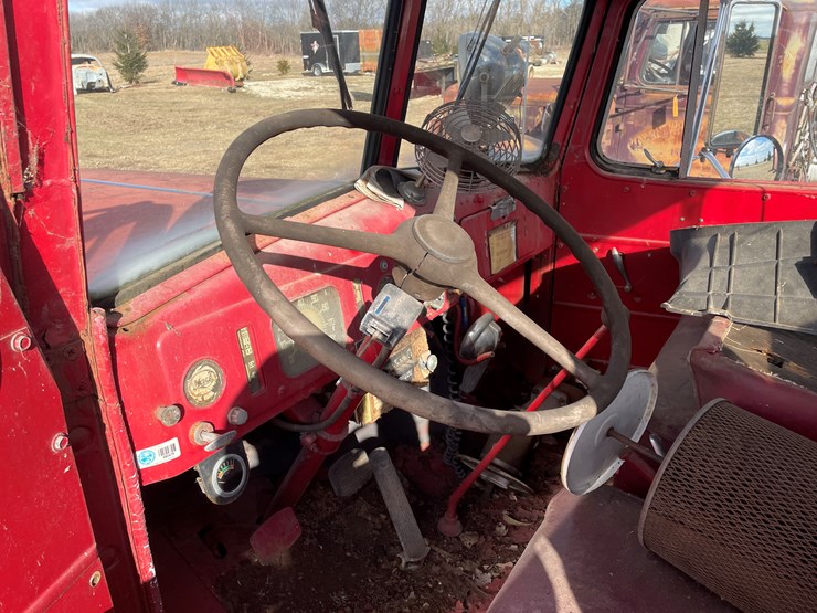 #4206-•-1951-mack-fire-truck-cab-and-chassis,-(no-title)-image-21