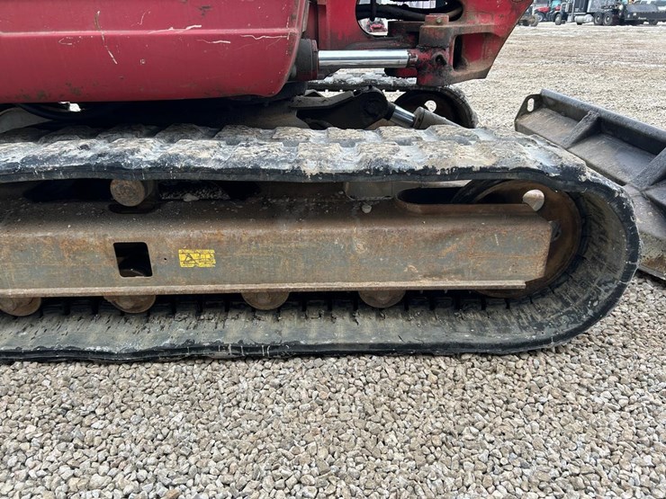 takeuchi-tb250-image-35