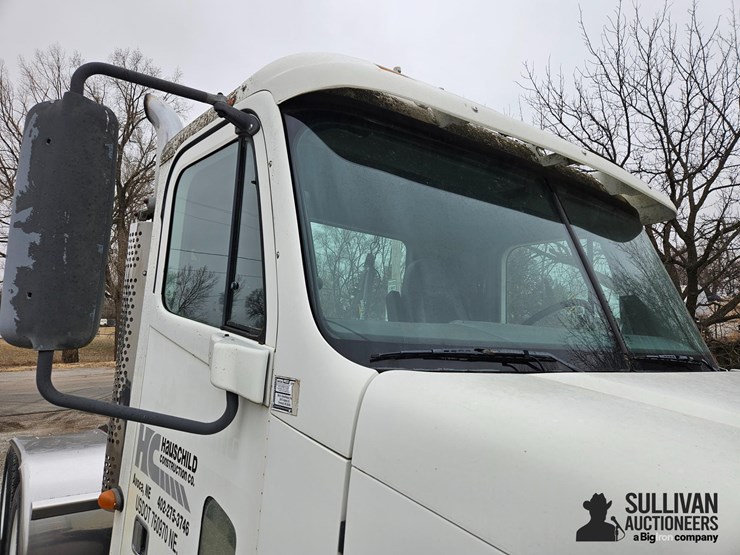 2003-freightliner-columbia-120-image-11