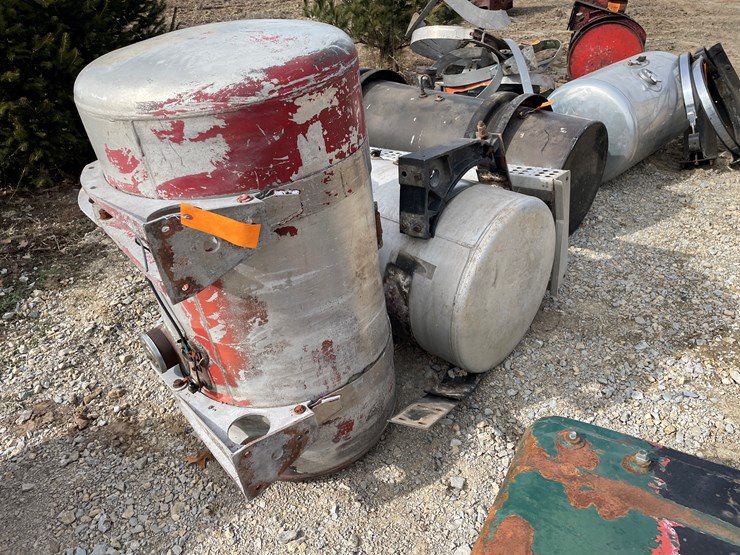 #4267-•-(2)-aluminum-fuel-tanks-image-3