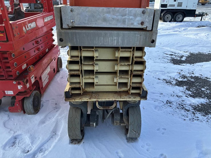 2007-jlg-2630es-image-15