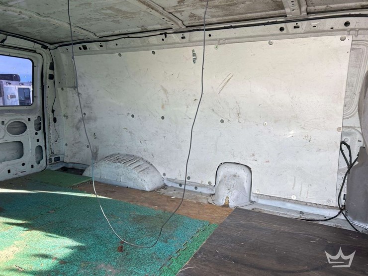 2002-ford-cargo-image-21