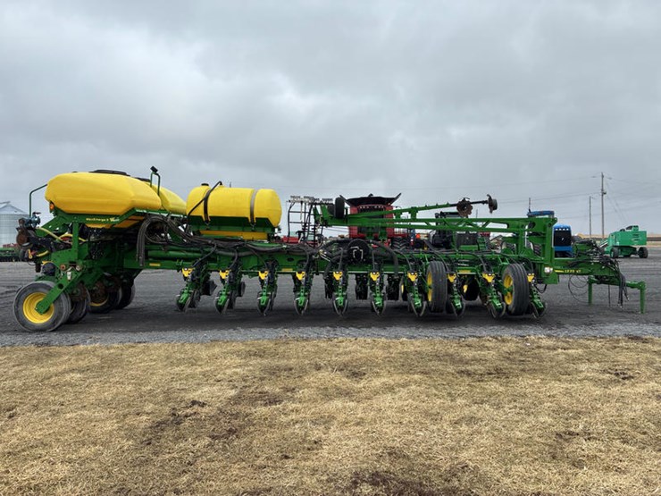 2019-john-deere-1775-image-4