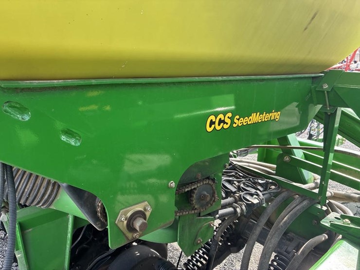 2005-john-deere-1690-image-35