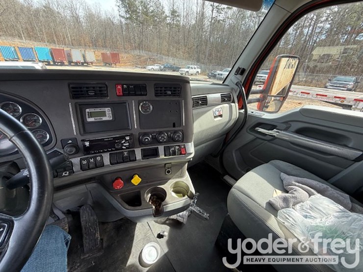 2019-kenworth-t680-image-11