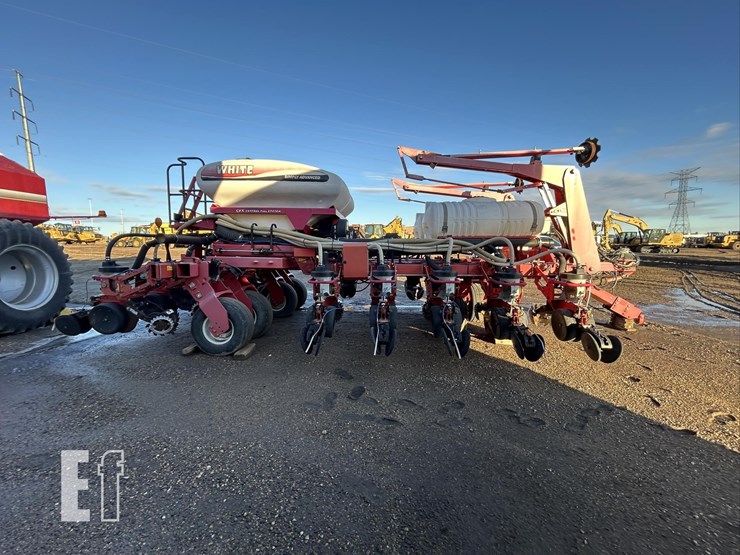 2009-white-8516-image-4