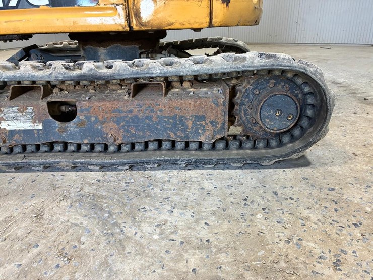 2019-deere-17g-image-15