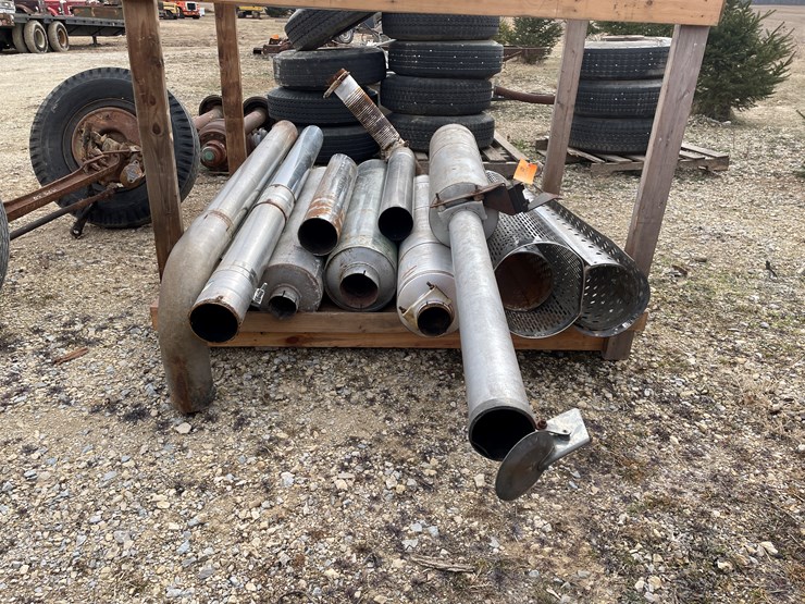 #4258-•-crate-of-exhaust-parts-image-5