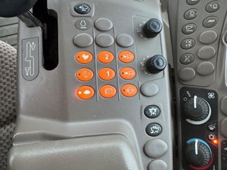 2014-john-deere-s680-image-40