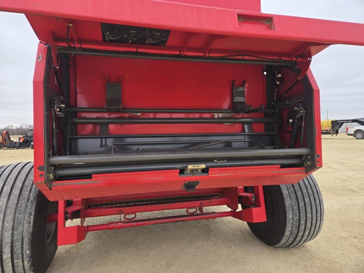 2011-massey-ferguson-2856-image-11