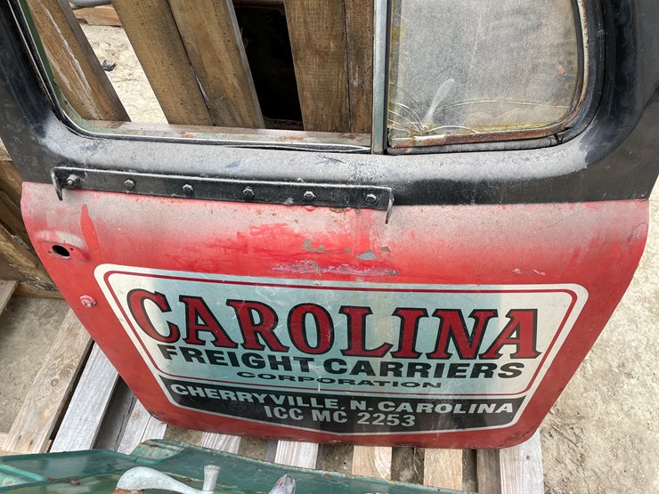 #4405-•-pair-of-mack-b-model-vintage-truck-doors-image-6