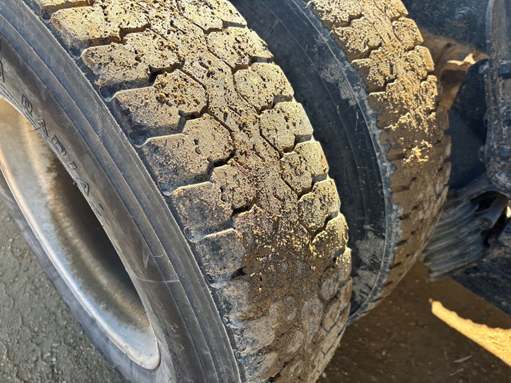 2009-peterbilt-340-image-97