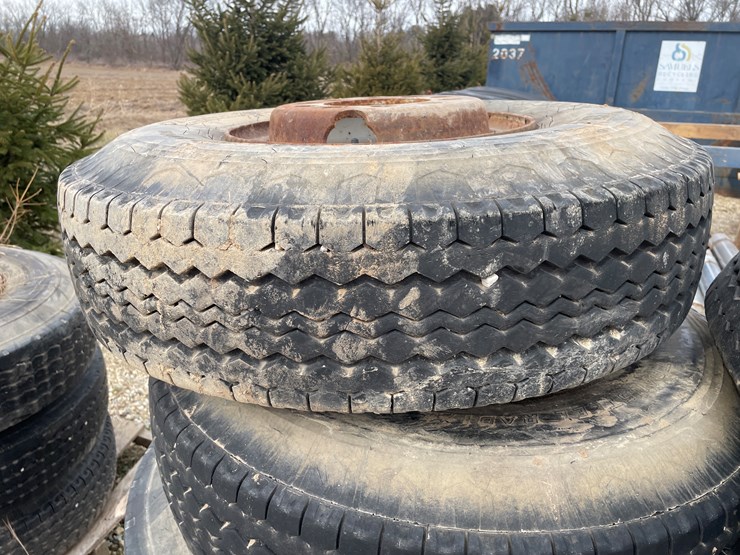 #4256-•-(2)-vintage-trailer-axles-image-8