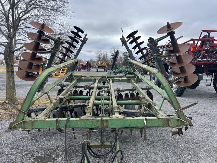 john-deere-230-image-6