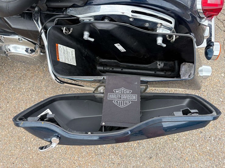 2022-harley-davidson-road-king-police-motorcycle-(17,107-miles)-image-9