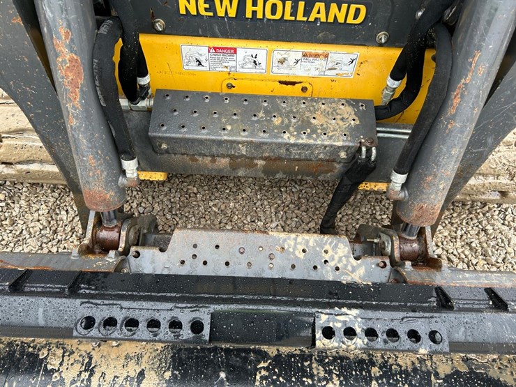 2017-new-holland-c232-image-10