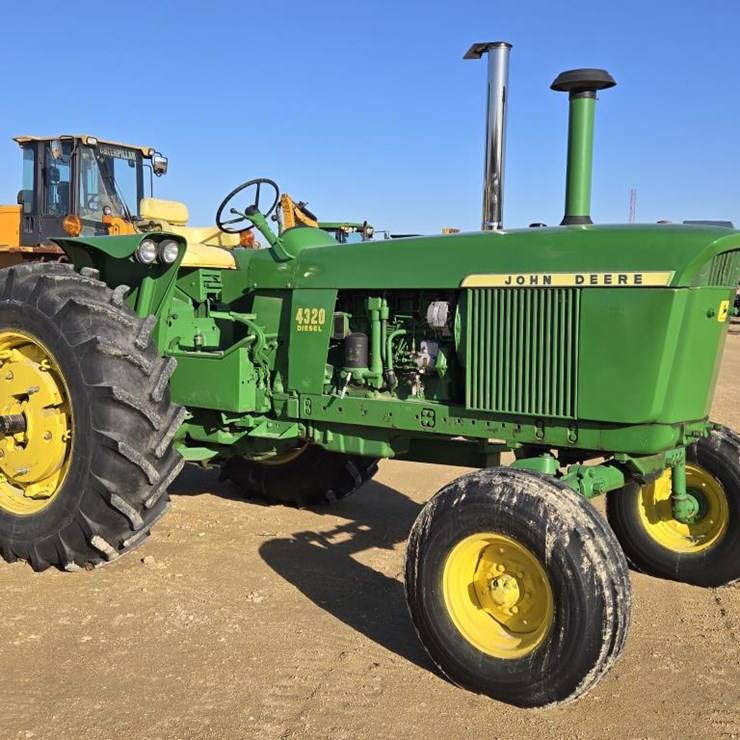 JOHN DEERE 4320