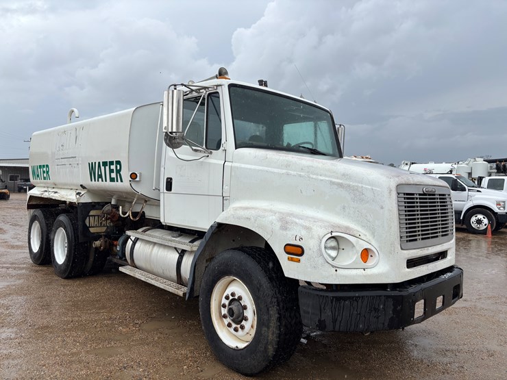 1998-freightliner-fl112-image-2