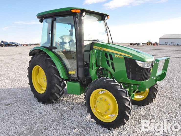 2022-john-deere-5055e-image-3