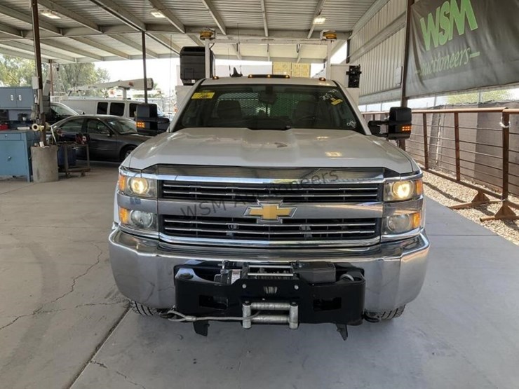 2015-chevrolet-silverado-3500-image-3