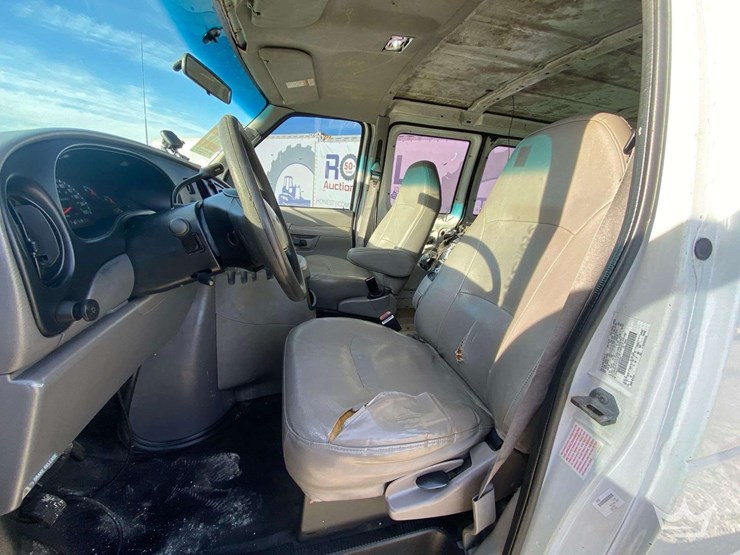 2002-ford-cargo-image-12