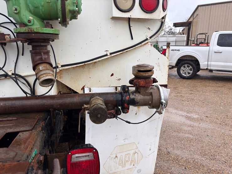 1998-freightliner-fl112-image-6