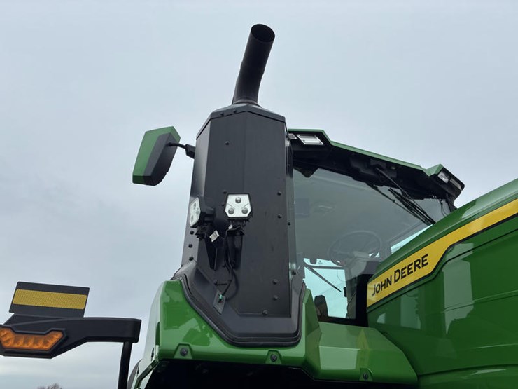 2025-john-deere-9r-590-image-15