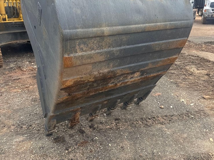 2022-komatsu-pc210-lc-image-11