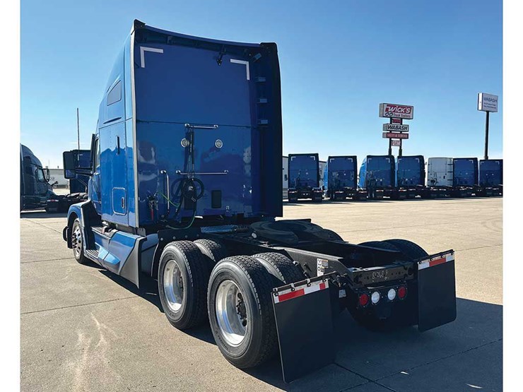 2022-kenworth-t680-image-3