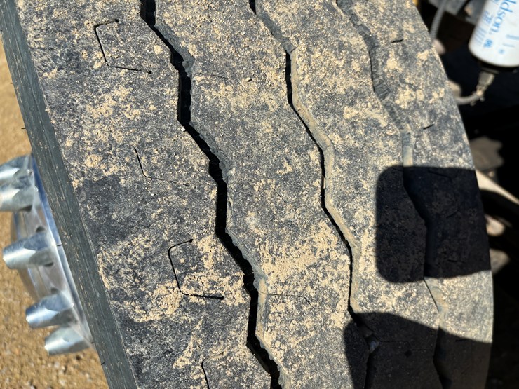 2009-peterbilt-340-image-86