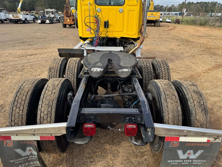 2017-western-star-4700-image-24